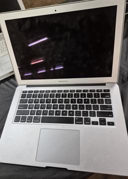 One Lot Apple Laptops, Graphics Calculator