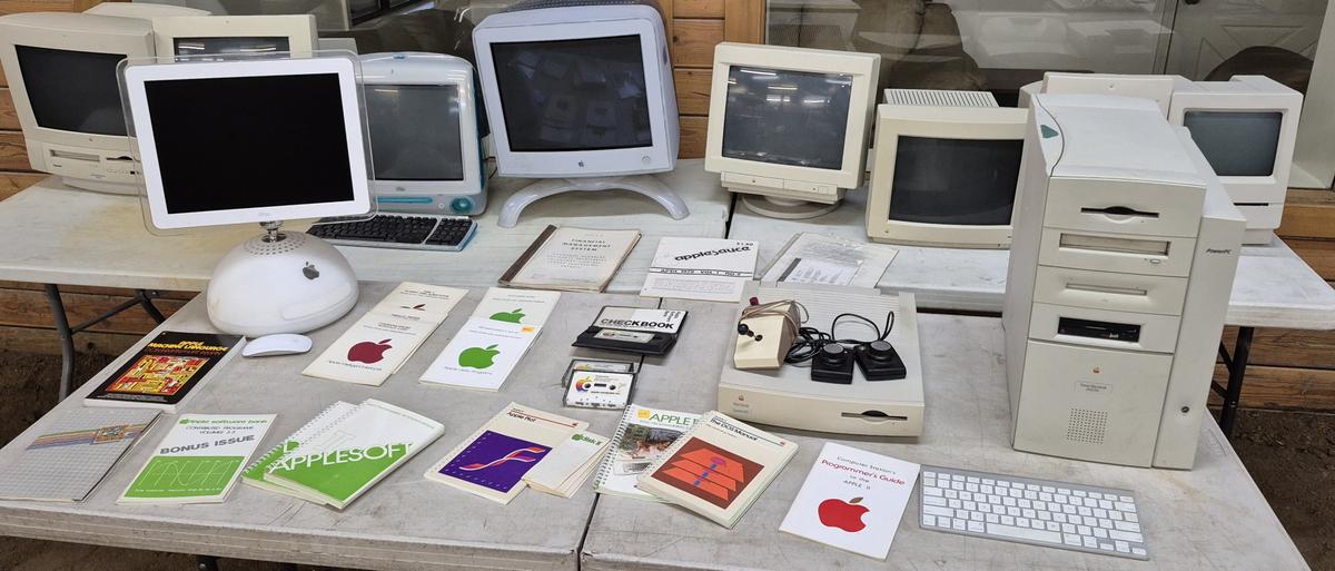 9 Apple/Mac Monitors and Manuals