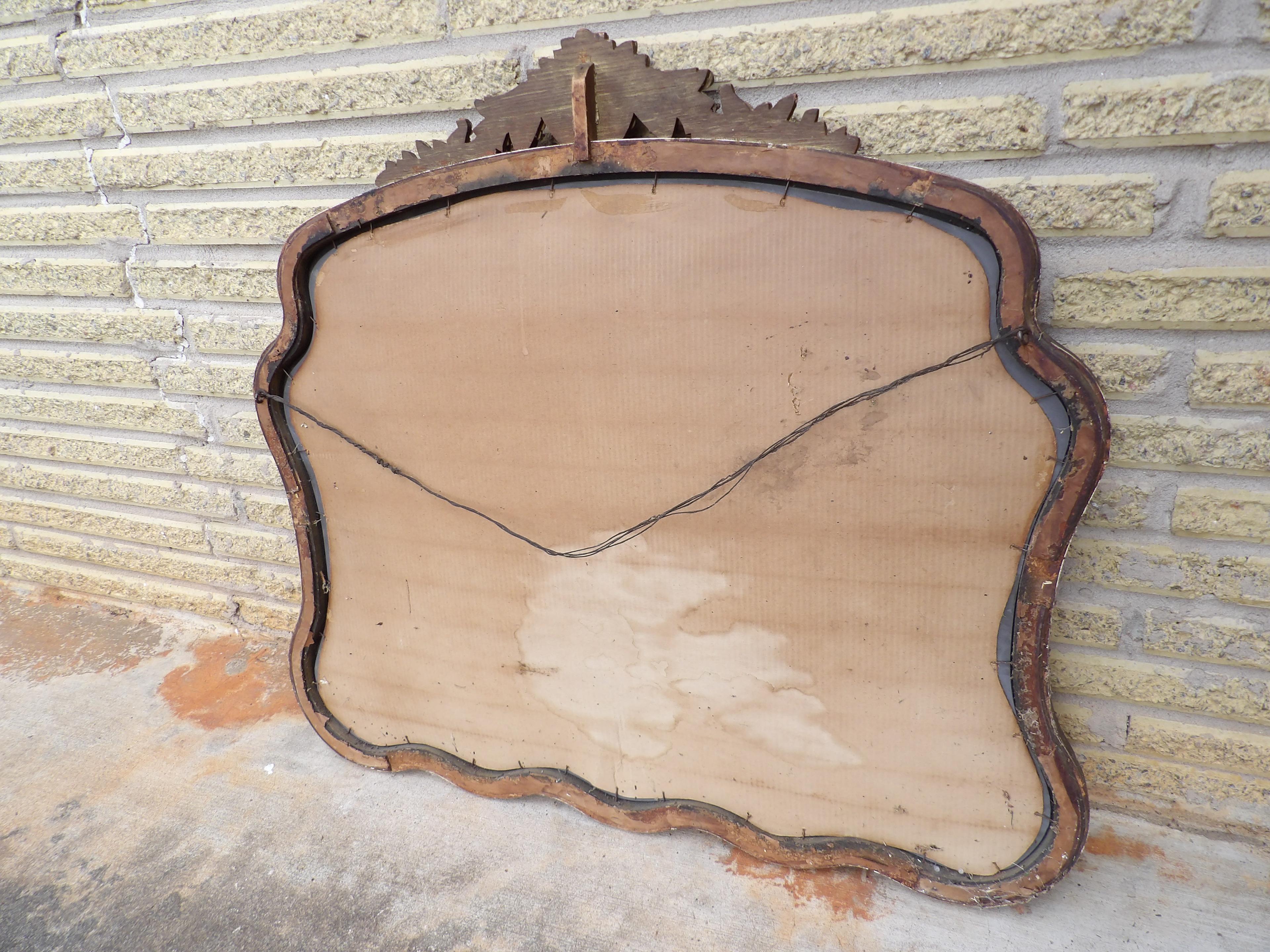 BEAUTIFUL VINTAGE MIRROR WITH WOODEN FRAME