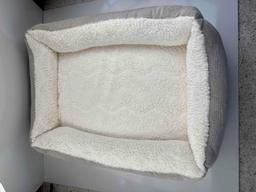 Kirkland Pinch Pleat 2 in 1 Pet Bed