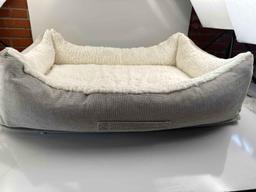 Kirkland Pinch Pleat 2 in 1 Pet Bed