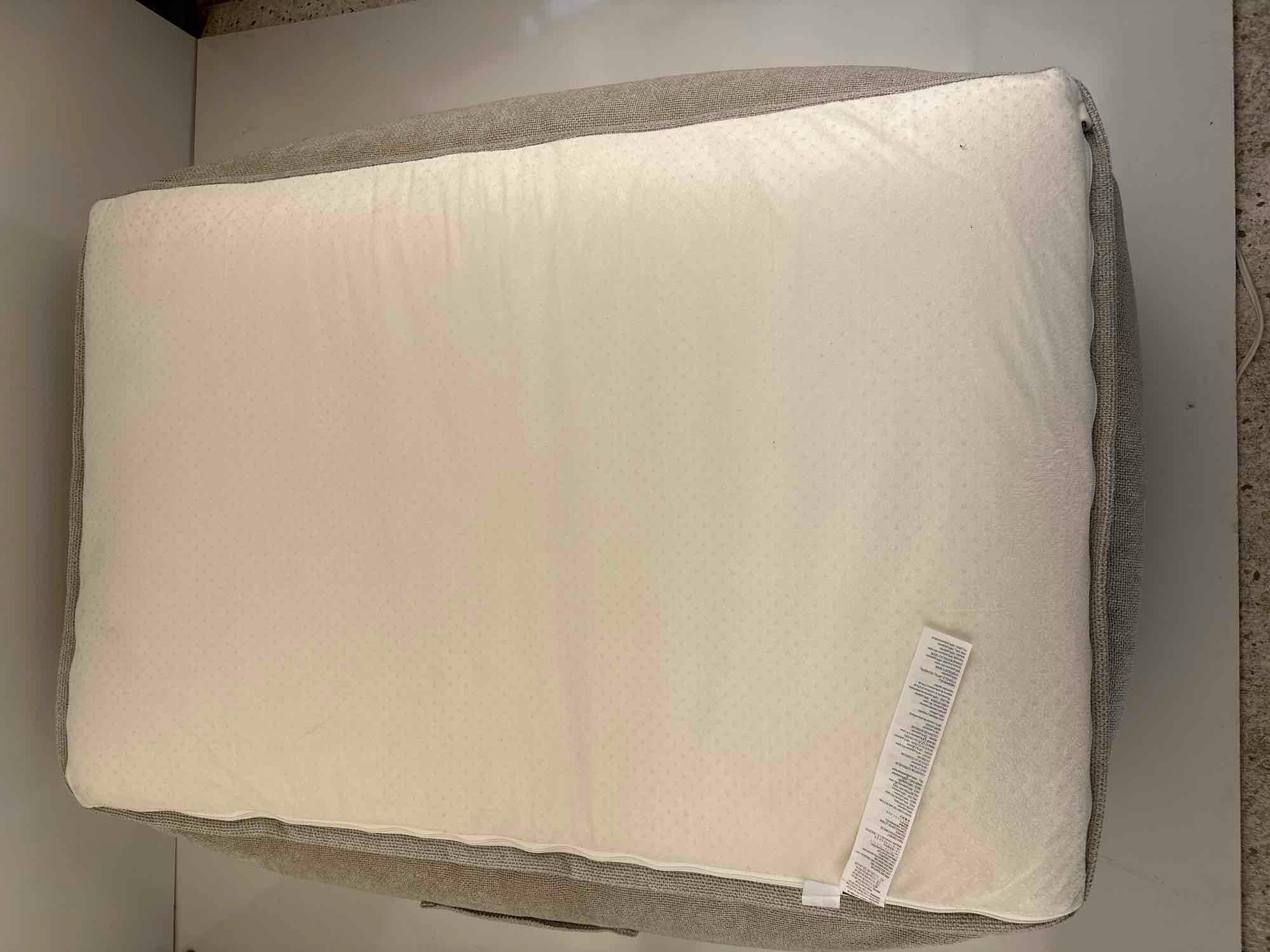 Kirkland Pinch Pleat 2 in 1 Pet Bed