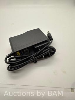 AC/DC adapter Model 0910 DC9V 1A