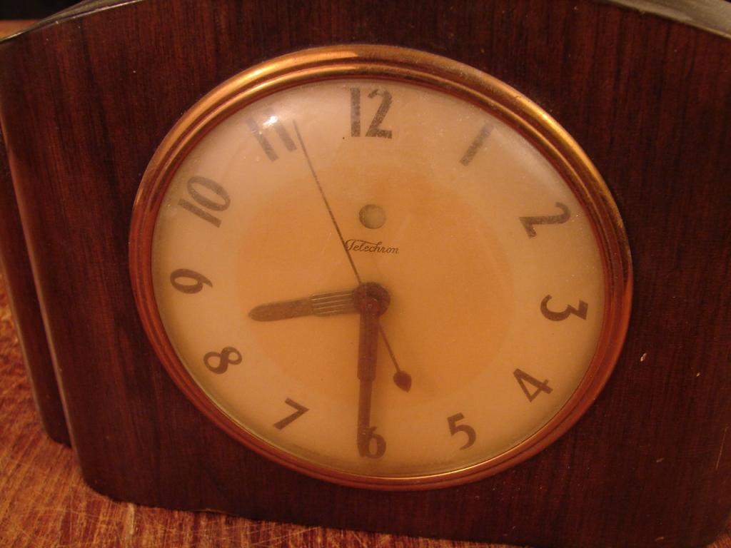 Vintage Warren Techron mantle clock