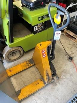 2200 lb Multiton Pallet Jack