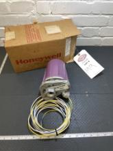 NIB Honeywell C7061 Flame Dectector