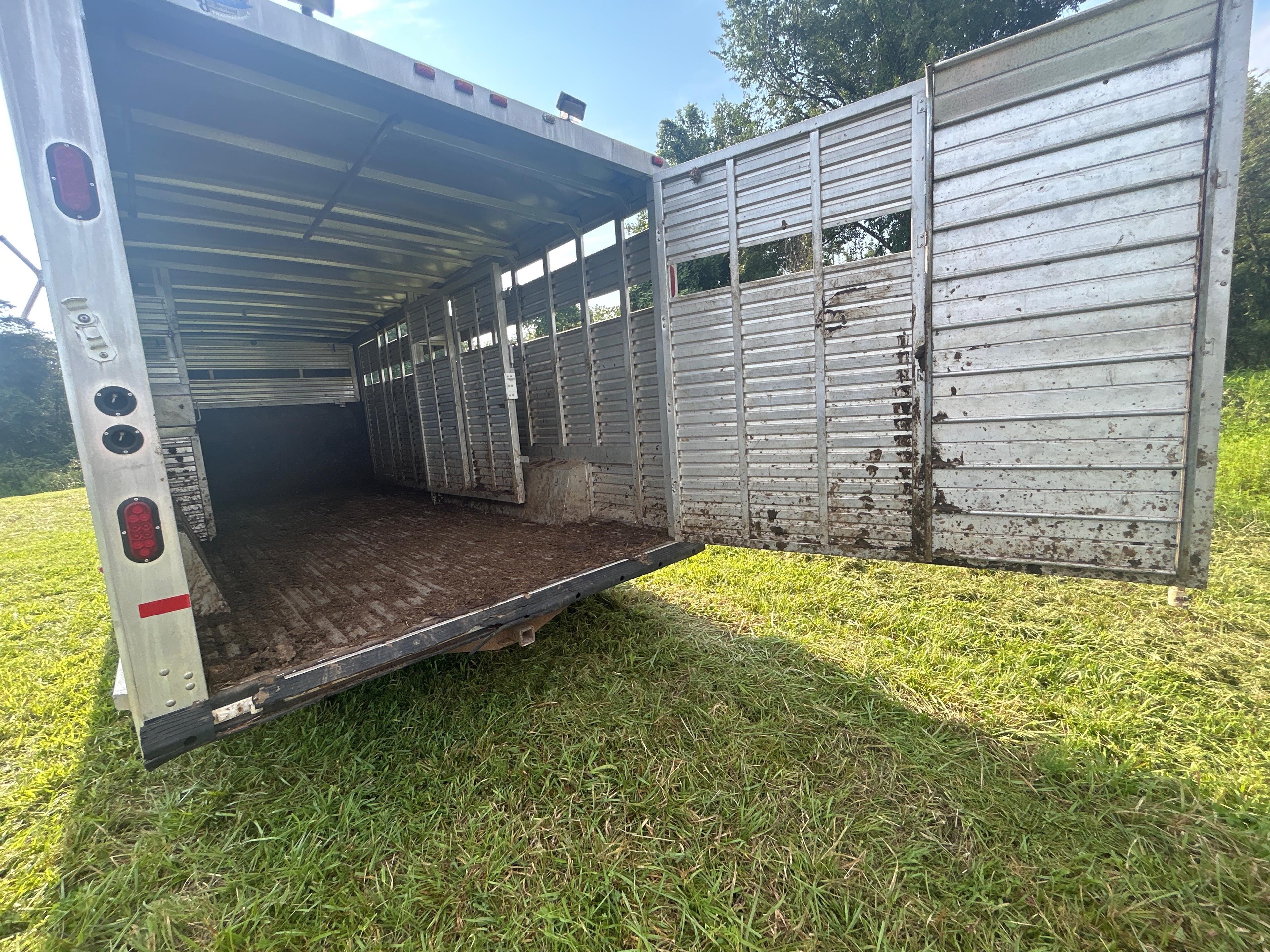 2006 Sundowner Stock Trailer 7â€™W x 7â€™H x 20â€™L