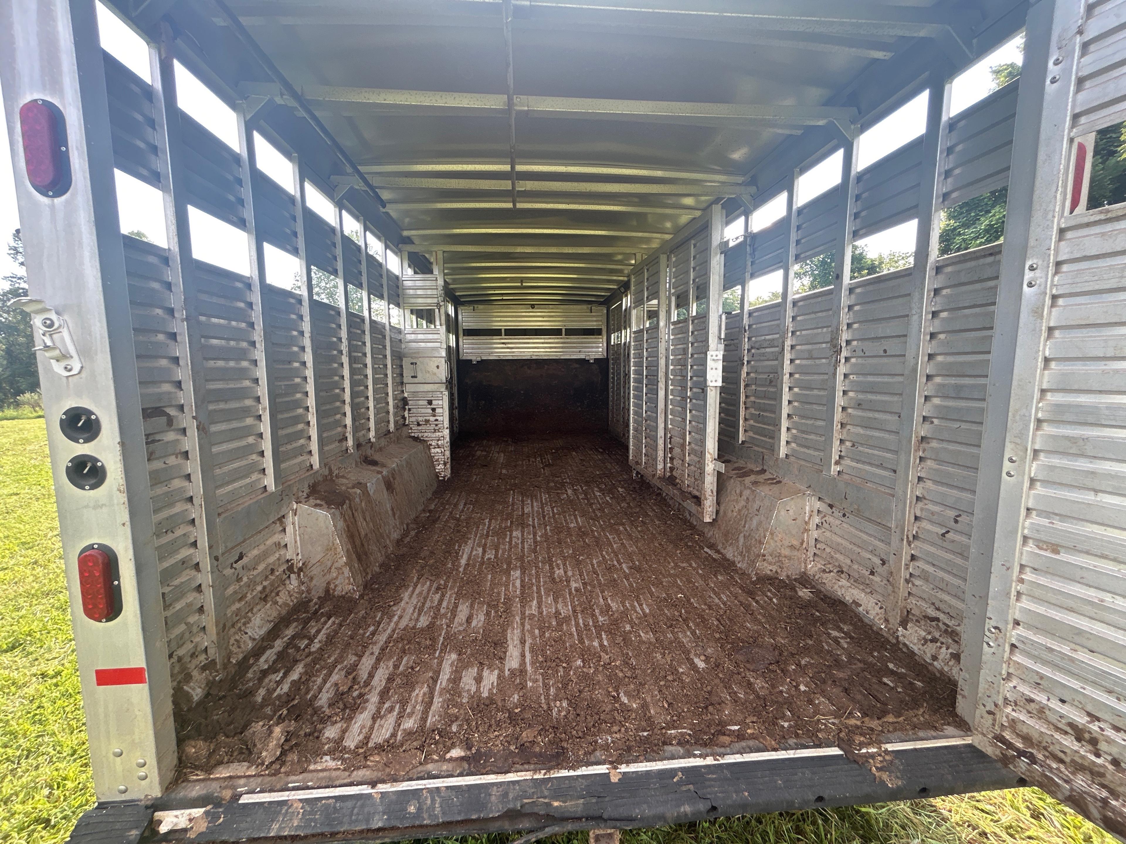 2006 Sundowner Stock Trailer 7â€™W x 7â€™H x 20â€™L