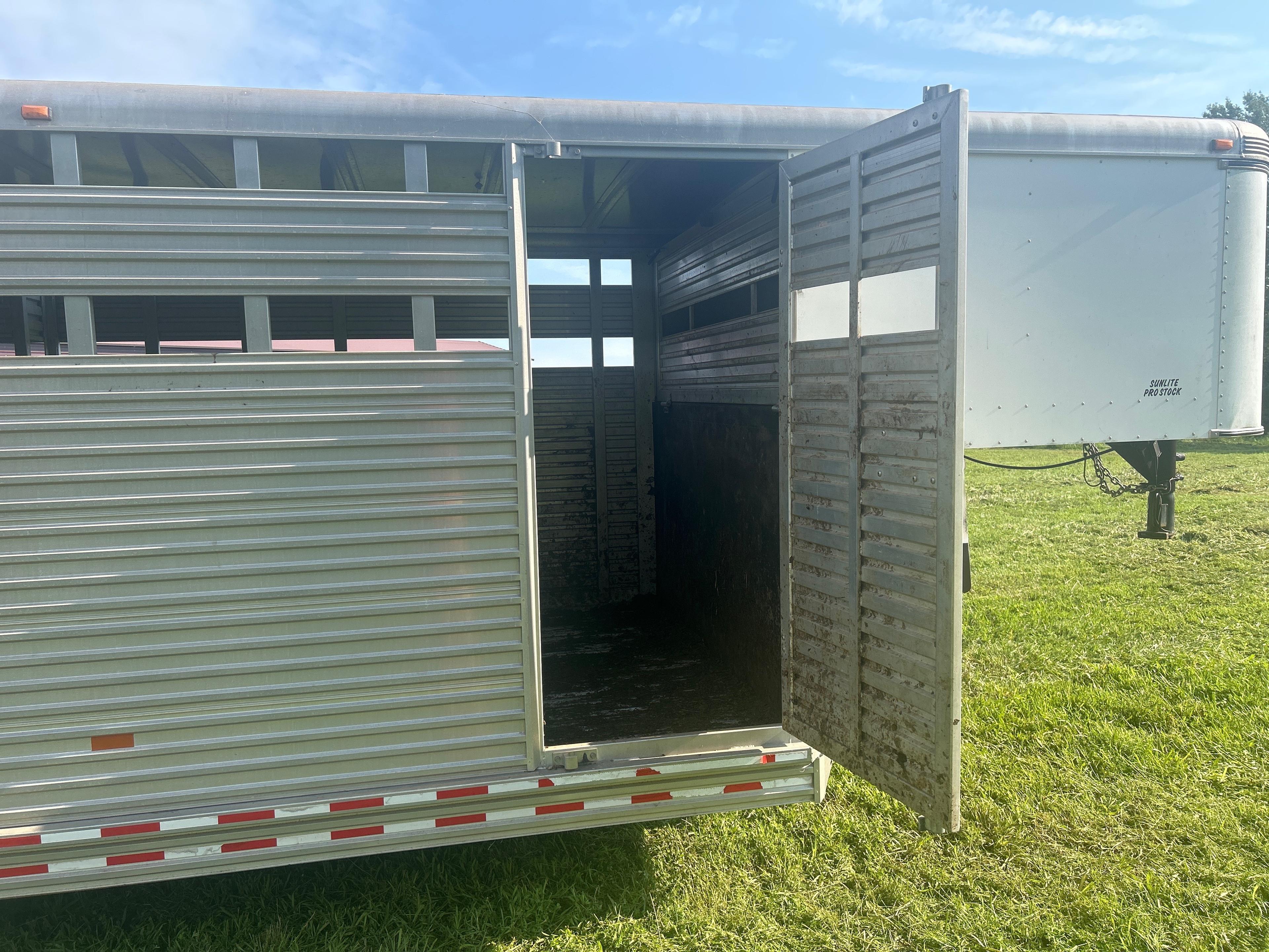 2006 Sundowner Stock Trailer 7â€™W x 7â€™H x 20â€™L