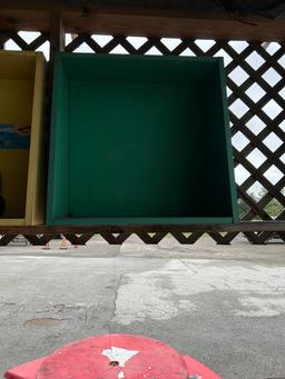Green Display Box