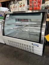 Avantco Refrigerated Pie Display with LED Light