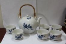 Set of 7 Japanese Blue and White Cup and Teapot