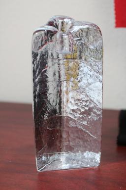A Modern Style Triangle Glass Candle Holder