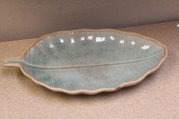 Ceramic leaf bowl
