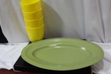 A Lot of 5 Vintage Plastic Ware