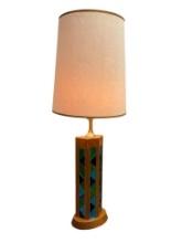 VINTAGE MID-CENTURY STAINED GLASS AND WOOD TABLE WITH BEIGE SHADE