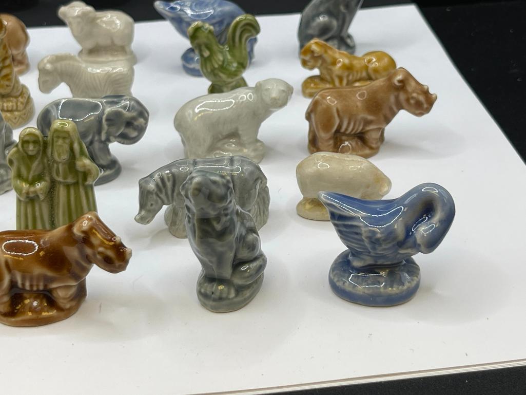 27 VINTAGE WADE CERAMICS MINIATURE FIGURES