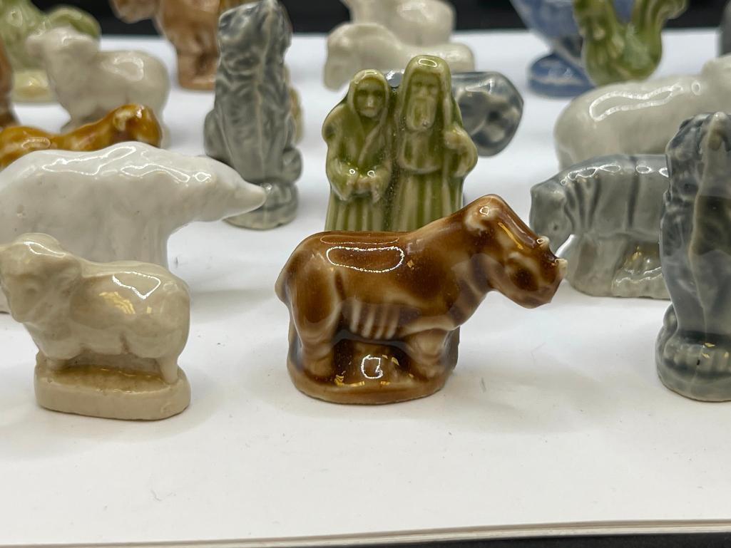 27 VINTAGE WADE CERAMICS MINIATURE FIGURES