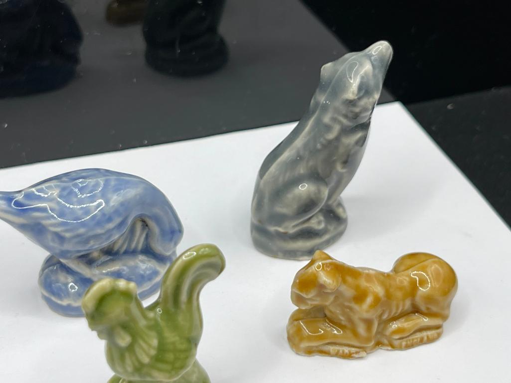 27 VINTAGE WADE CERAMICS MINIATURE FIGURES