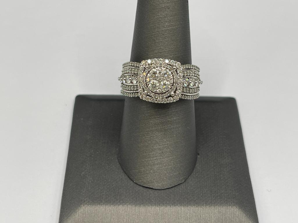 10K WHITE GOLD DIAMOND CLUSTER ENAGEMENT RING