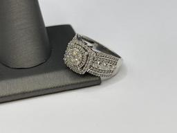 10K WHITE GOLD DIAMOND CLUSTER ENAGEMENT RING