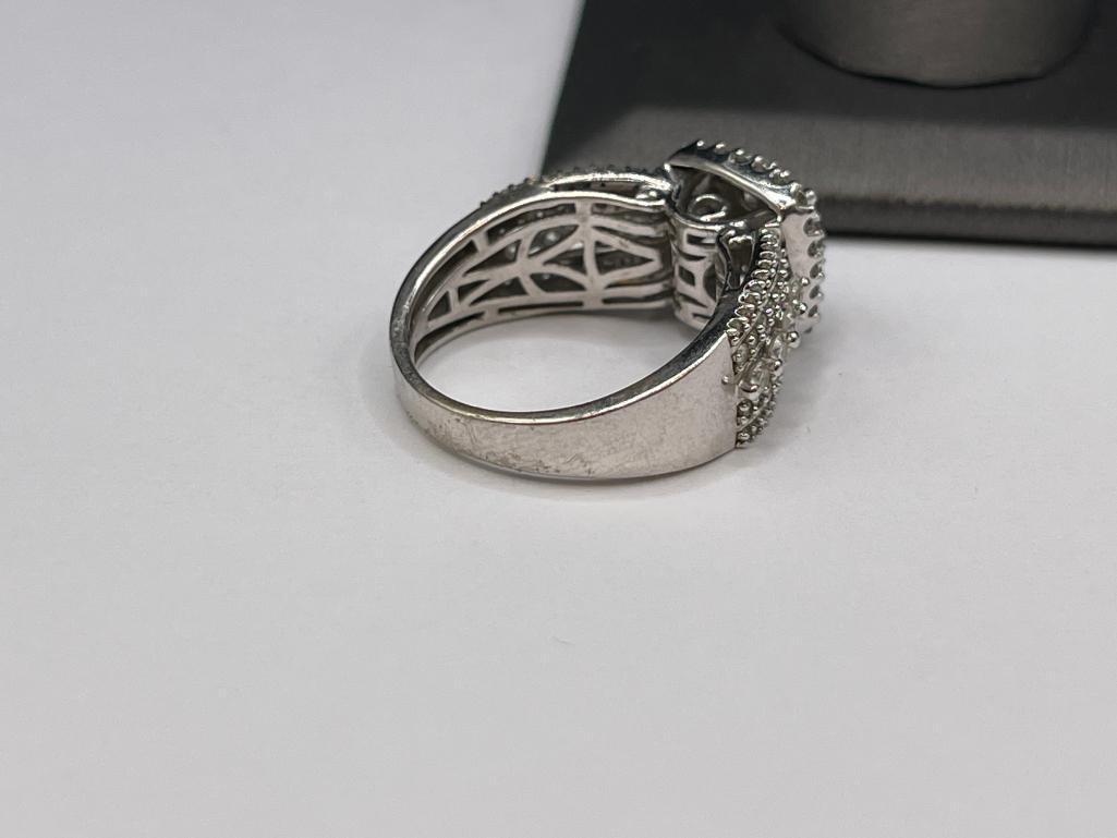 10K WHITE GOLD DIAMOND CLUSTER ENAGEMENT RING