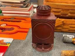 VINTAGE KODAK DARKROOM SAFELIGHT OIL WICK ILLUMINATION LANTERN