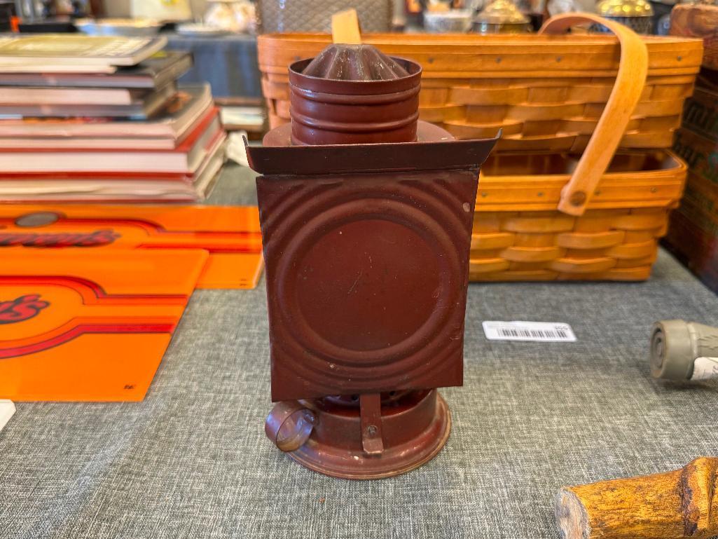 VINTAGE KODAK DARKROOM SAFELIGHT OIL WICK ILLUMINATION LANTERN