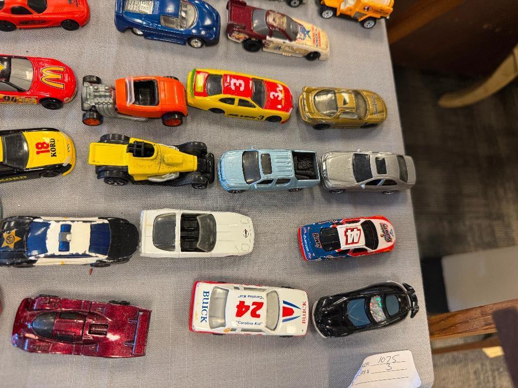 OVER 60+ MOSTLY 1:64 DIE-CAST TOY CARS MATCHBOX, HOTWHEELS, MAISTO