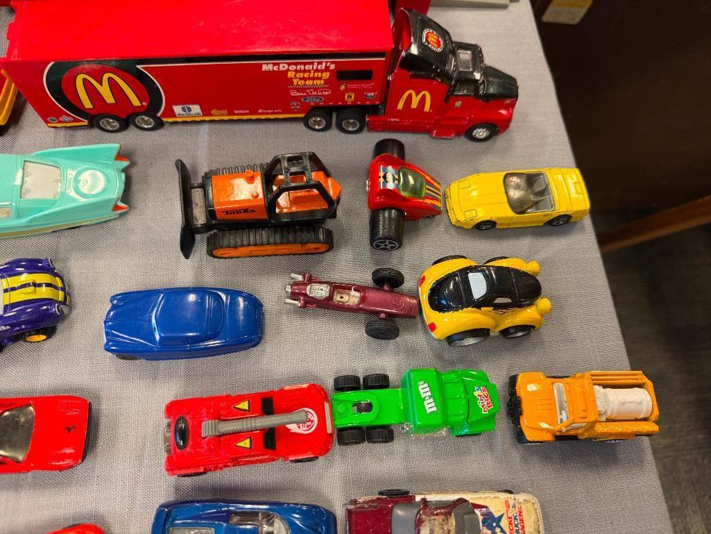 OVER 60+ MOSTLY 1:64 DIE-CAST TOY CARS MATCHBOX, HOTWHEELS, MAISTO