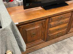 VINTAGE SOLID OAK CONSOLE TABLE FEATURING THREE DRAWERS AND TWO CABINETS
