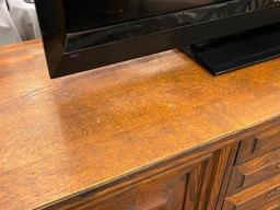 VINTAGE SOLID OAK CONSOLE TABLE FEATURING THREE DRAWERS AND TWO CABINETS
