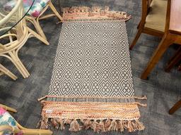 SOUTHWESTERN WOVEN TASSLED RUG