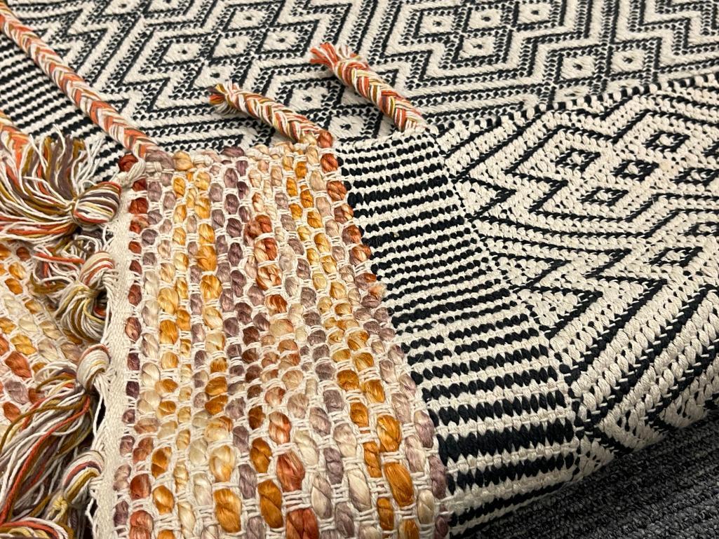 SOUTHWESTERN WOVEN TASSLED RUG