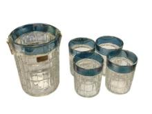 VINTAGE LUBIANA ITALIAN MADE GLASS BAR SET INCLUDING ICE BUCKET AND FOUR ROCK GLASS WITH BLUE RIMS