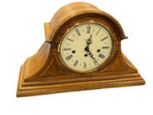 HOWARD MILLER OAK CASE MANTLE CLOCK WITH FRANZ HERMLE TWO JEWELS MOVEMENT