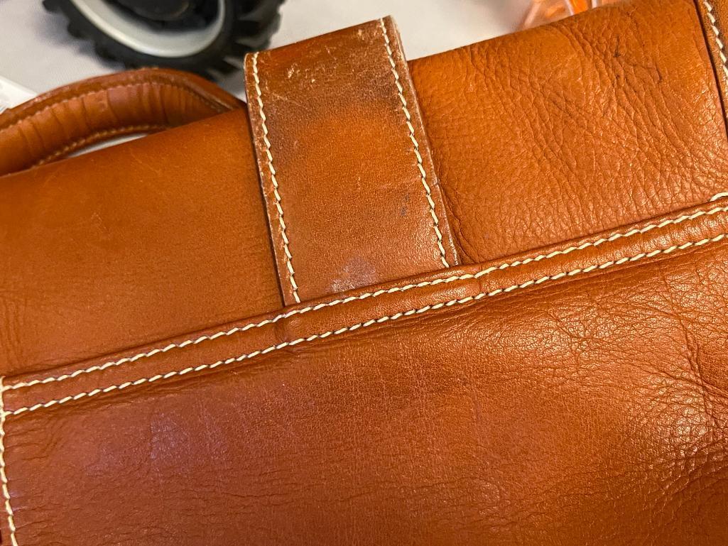 CLAIRE CHASE INDIAN MOTORCYCLES BROWN LEATHER MESSENGER BAG INCLUDES SHOULDER STRAP