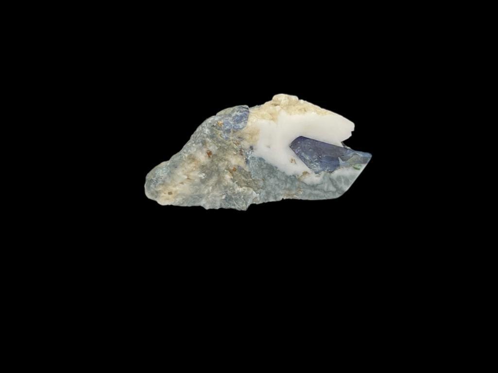 RARE BENITOITE GEOLOGICAL SPECIMEN MINED IN NEVADA