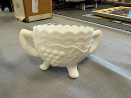 VINTAGE MILK GLASS COLLECTIBLE GLASSWARE