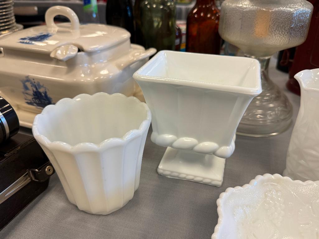 VINTAGE MILK GLASS COLLECTIBLE GLASSWARE