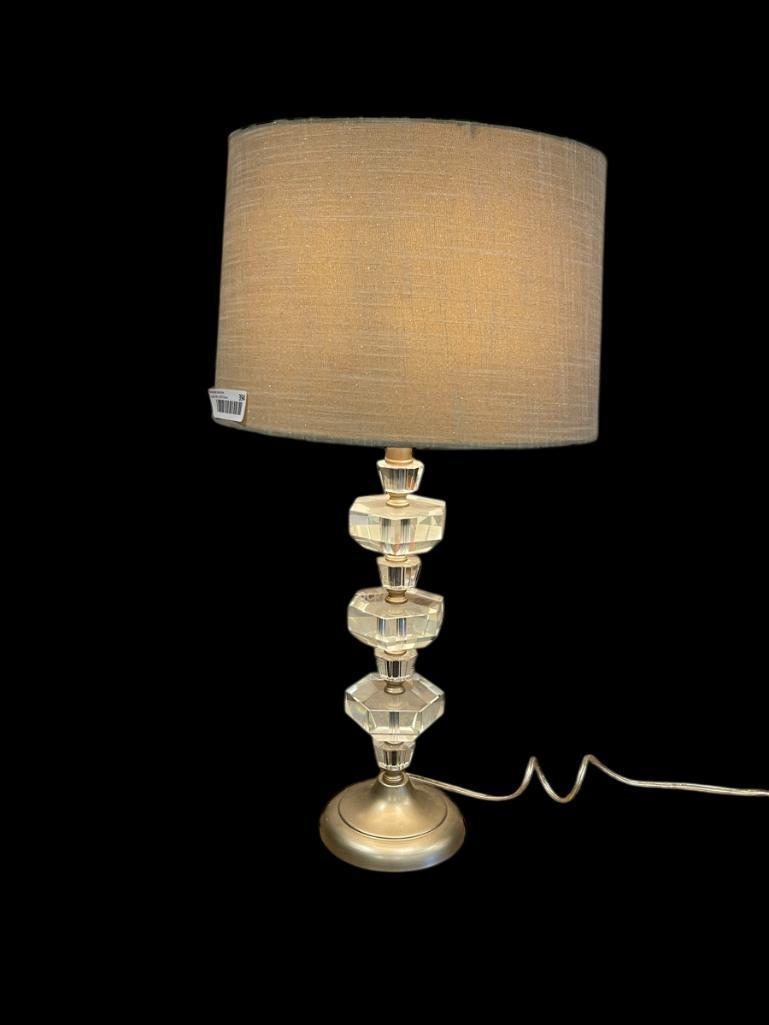MODERN CONTEMPORARY STACKED LUCITE TABLE LAMP WITH SILVER FINISH ROUND BASE AND TEXTILE SHADE