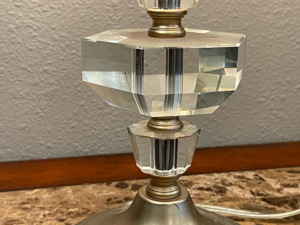 MODERN CONTEMPORARY STACKED LUCITE TABLE LAMP WITH SILVER FINISH ROUND BASE AND TEXTILE SHADE