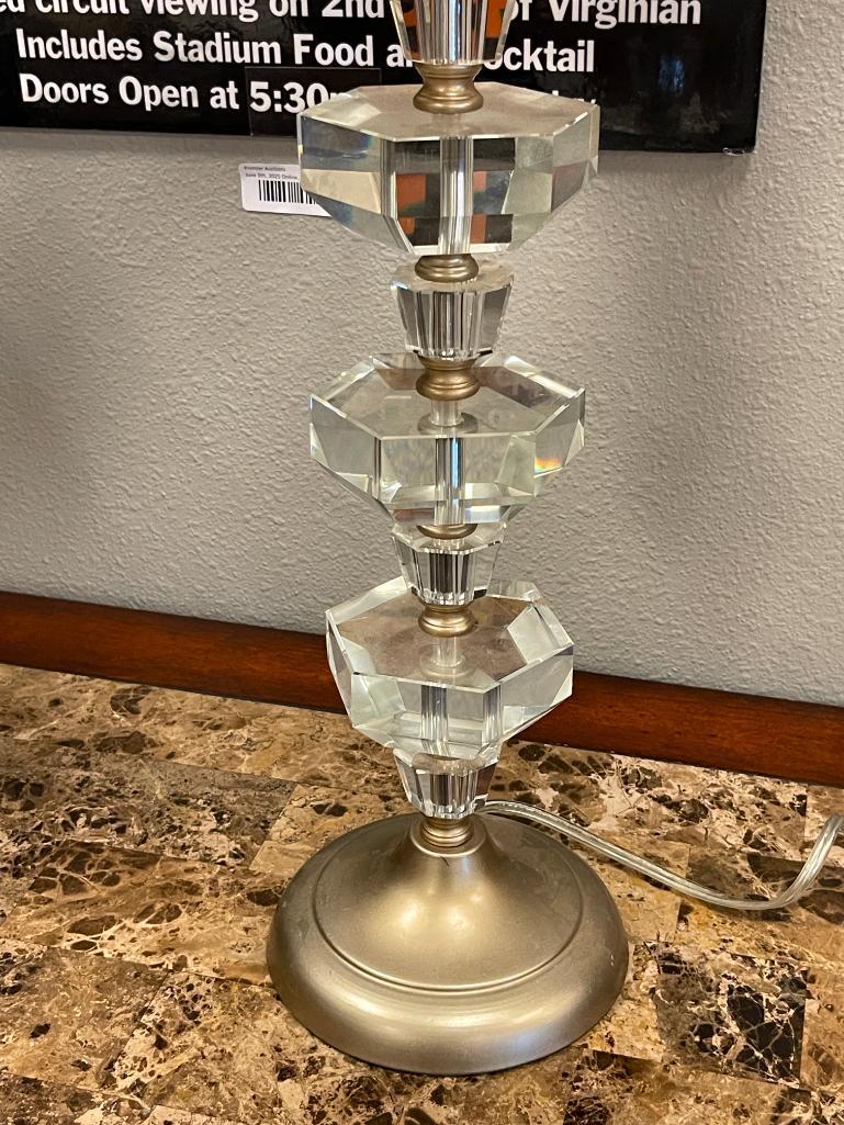 MODERN CONTEMPORARY STACKED LUCITE TABLE LAMP WITH SILVER FINISH ROUND BASE AND TEXTILE SHADE