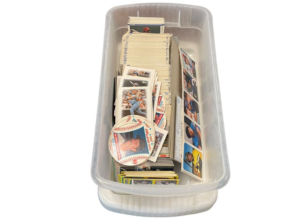 ASSORTED MLB BASEBALL CARDS INCLUDING TOPPS 1980, 1991 UPPER DECK, AND FLEER 1983