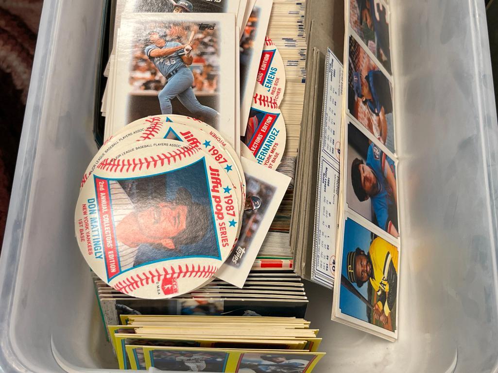ASSORTED MLB BASEBALL CARDS INCLUDING TOPPS 1980, 1991 UPPER DECK, AND FLEER 1983