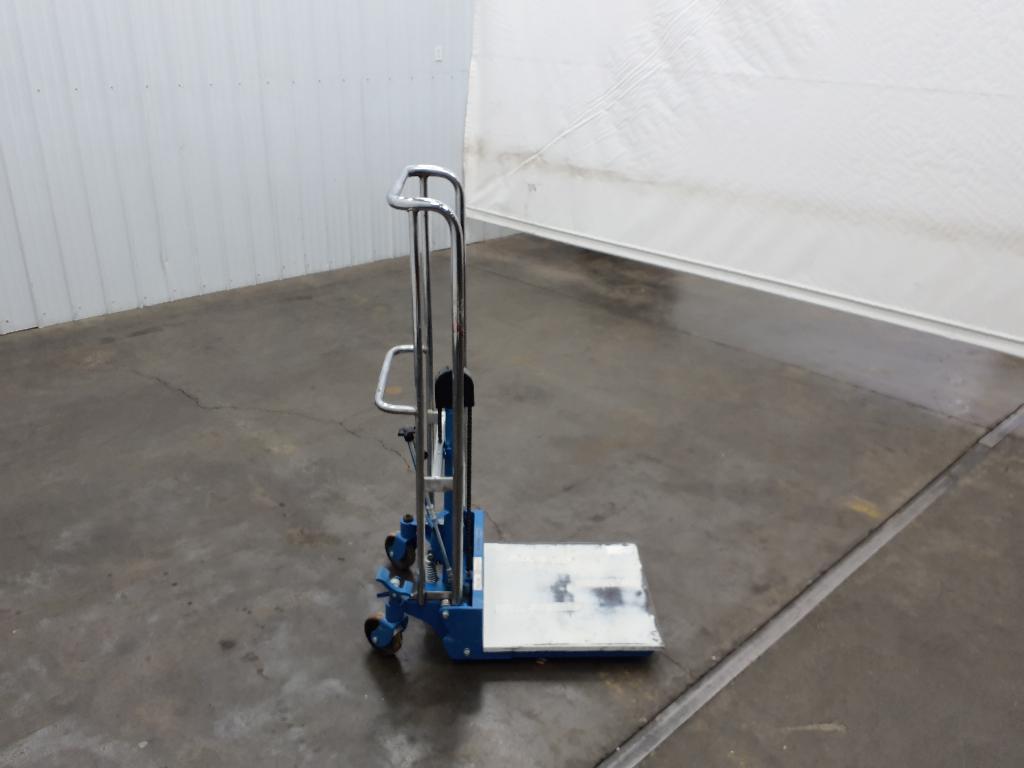 880 Pound Capacity Mobile Table lift