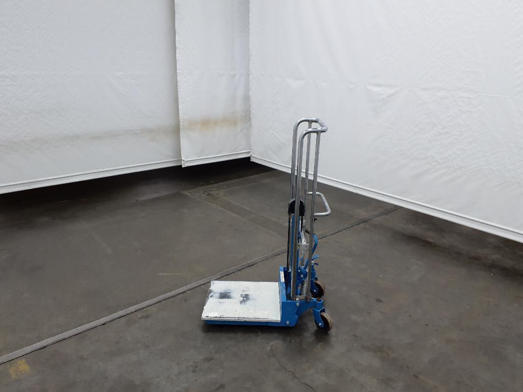 880 Pound Capacity Mobile Table lift