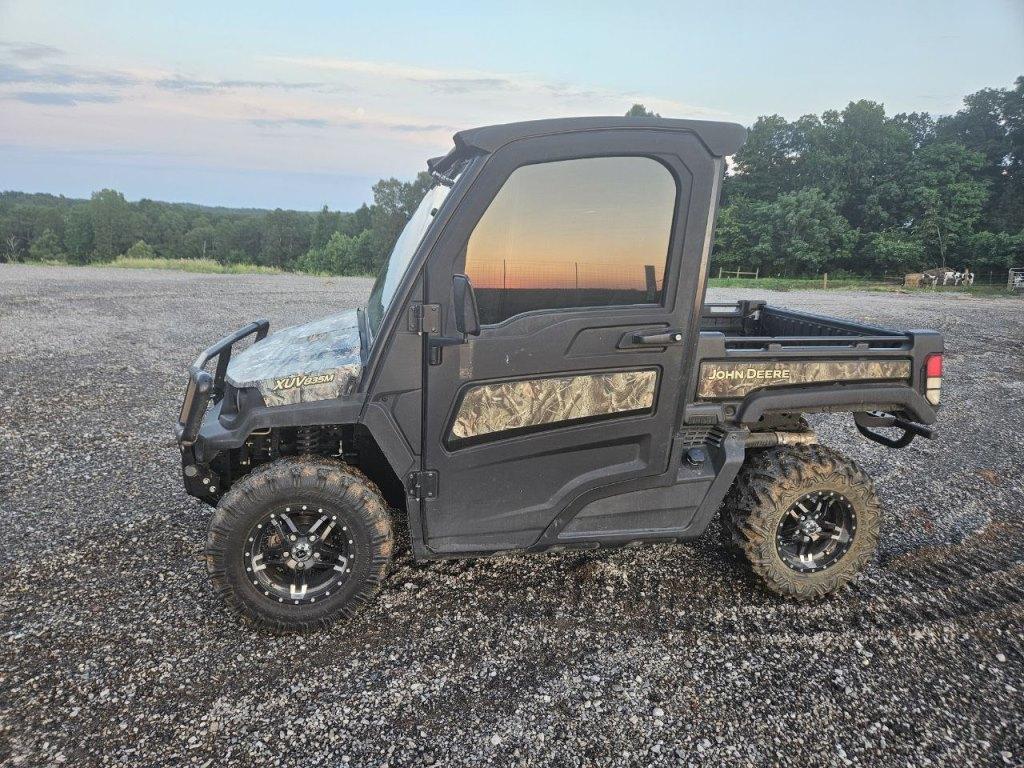 JD xuv835m 2019 Gator 1108 hours. Mint condition.
