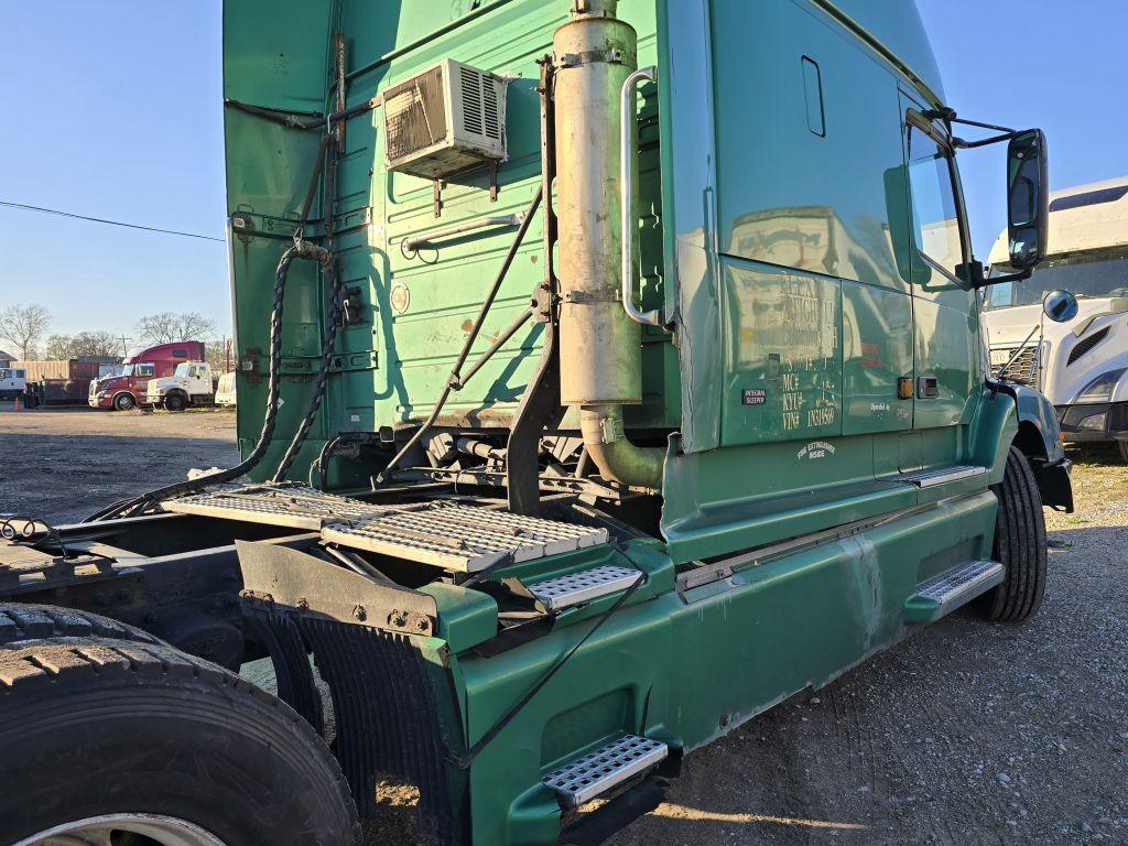 2001 Volvo VNL660 w/ Rebuilt Detroit 60 Series Engine