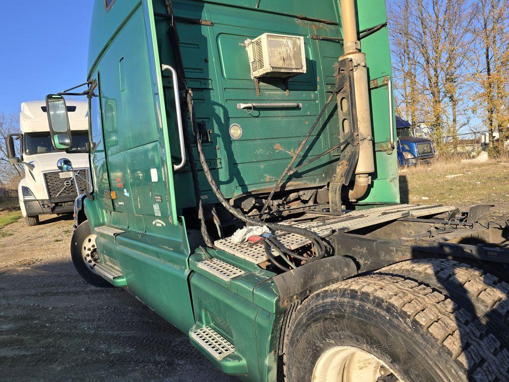 2001 Volvo VNL660 w/ Rebuilt Detroit 60 Series Engine